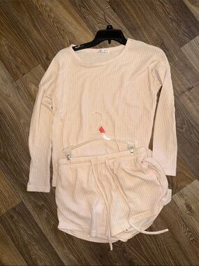 Cozy Women's Long Sleeve Top & Shorts Pajama Set - Cream